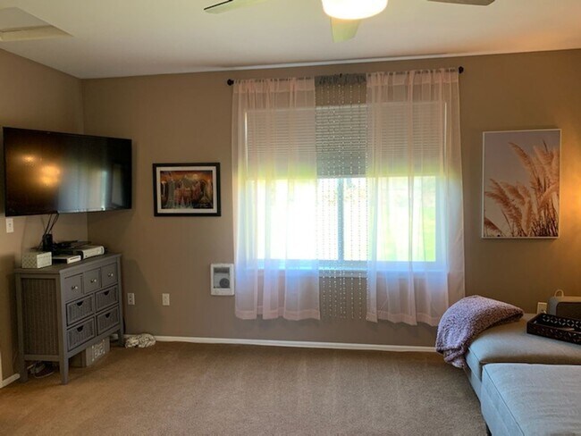 Building Photo - BOTHELL - 1 BEDROOM