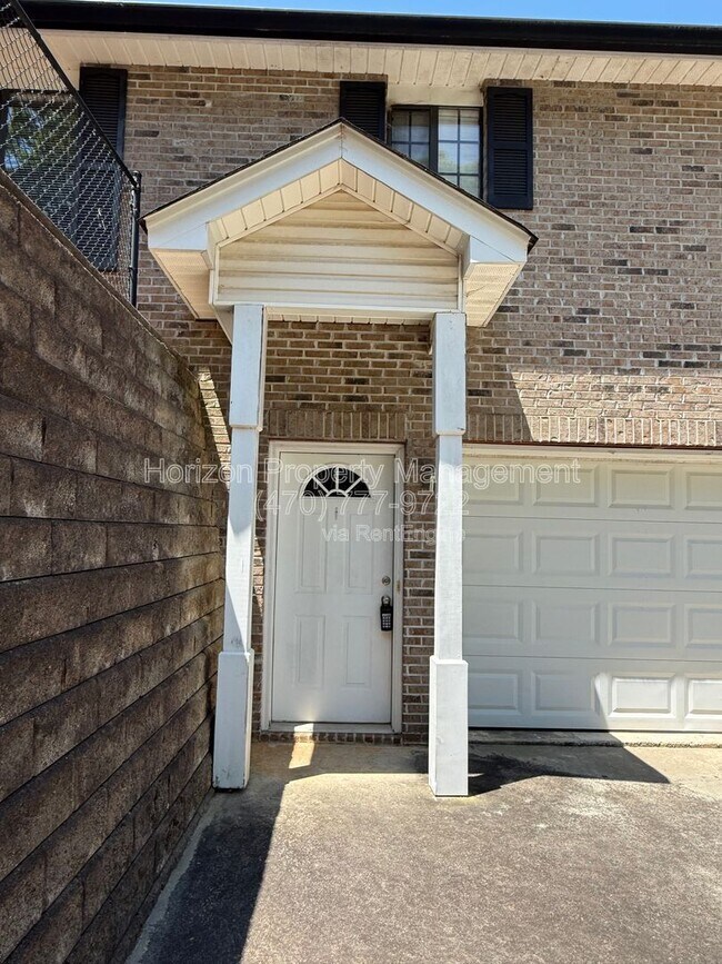 Building Photo - 4005 Hidden Hollow Dr