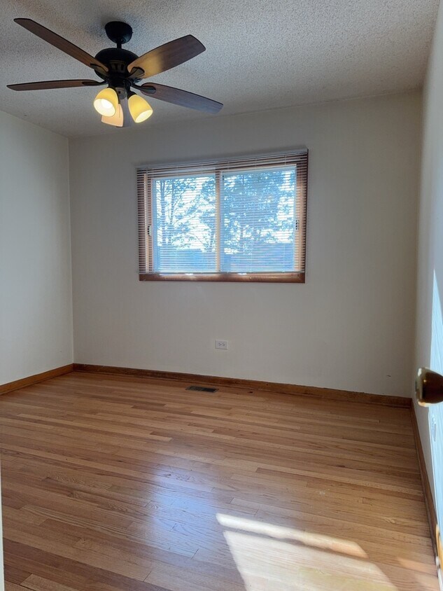 Foto del edificio - 580 N State St