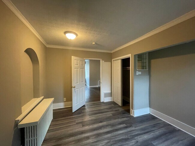 Building Photo - 4815 Glenway Ave