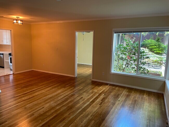 Building Photo - 4226 Mary Ellen Ave