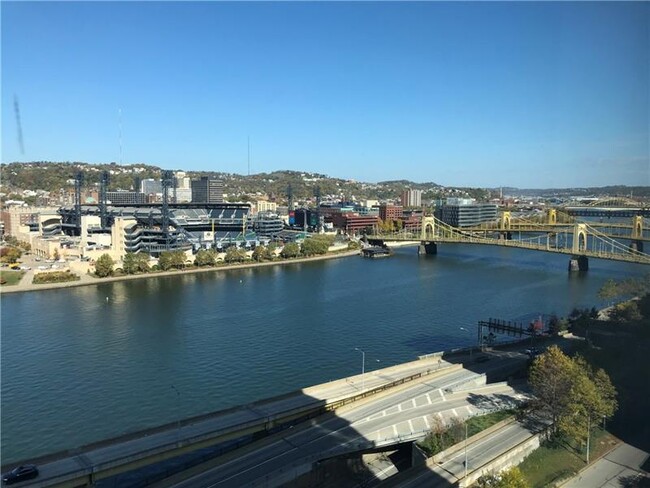 Foto del edificio - 320 Fort Duquesne Blvd