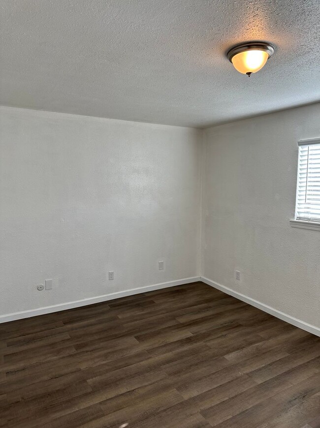 Foto del edificio - Modesto 2 Bedroom 1 Bath Home