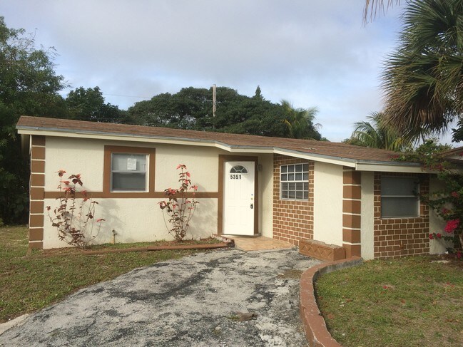 Building Photo - 5351 NE 10th Ave