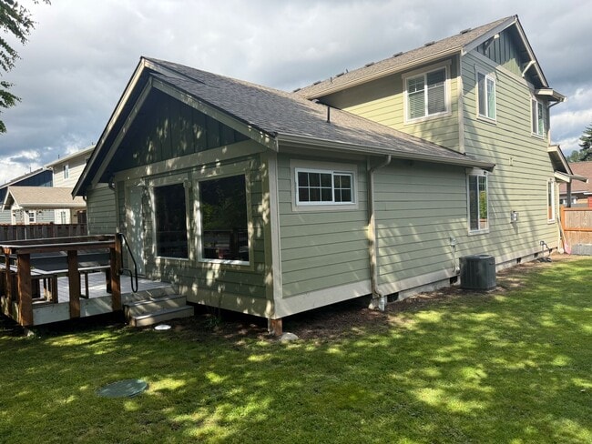 Building Photo - 4  Bedroom House in Burlington