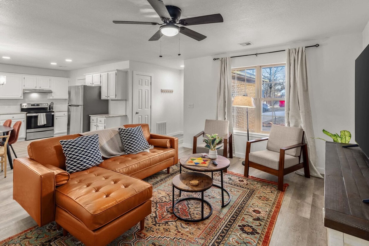 Primary Photo - 1 Iris Way