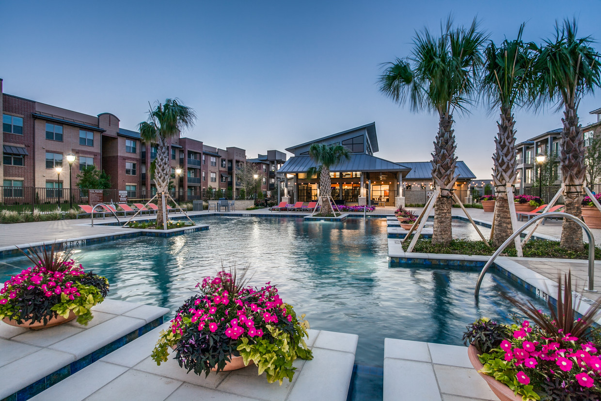 Newly Built Apartments in Frisco, TX - The Commons of Chapel Creek