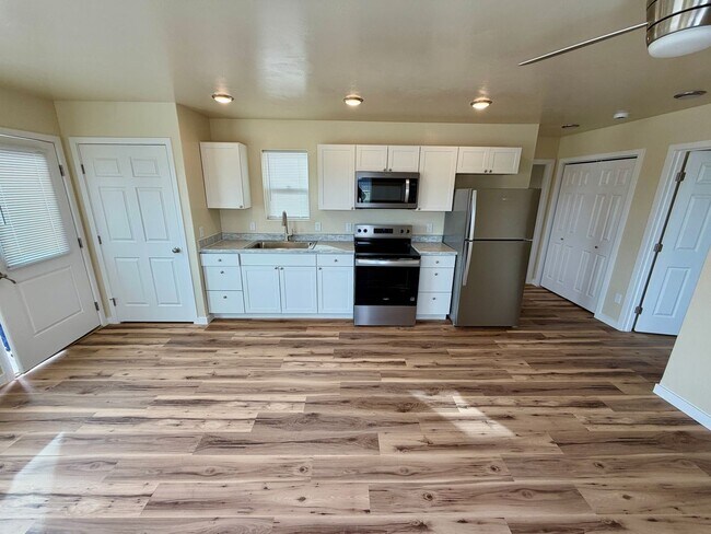 Foto del edificio - 1380 Cleveland St