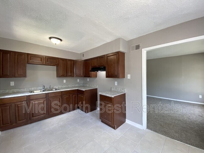 Building Photo - 4424 Sumners Wells Rd