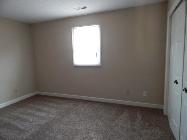 Building Photo - 1520 Forest Knolls Cir SE