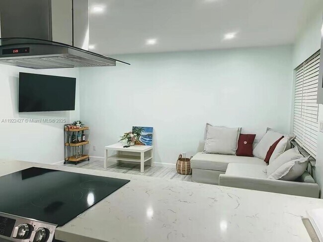 Foto del edificio - 600 NE 7th Ave