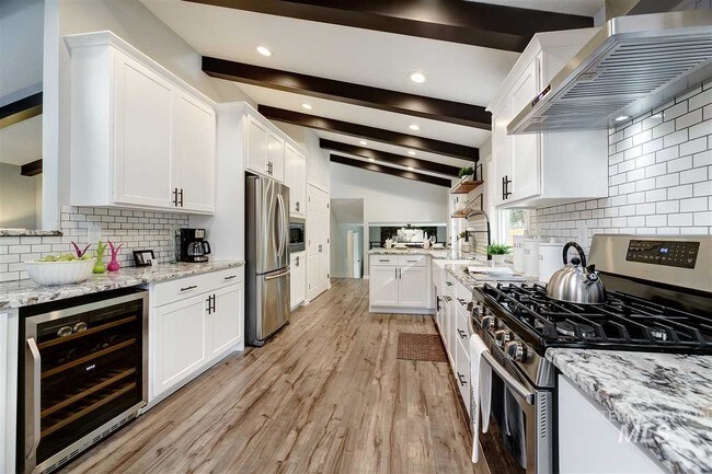 Building Photo - 568 N Palmetto Dr