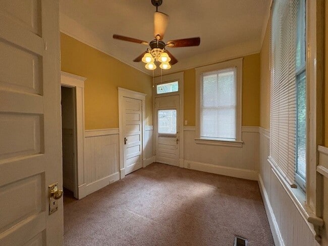 Building Photo - 946 Magnolia St