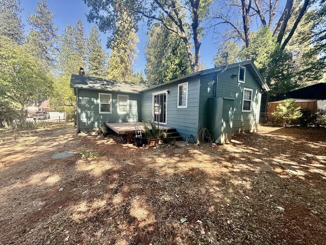 Foto del edificio - 10819 Conifer Ln