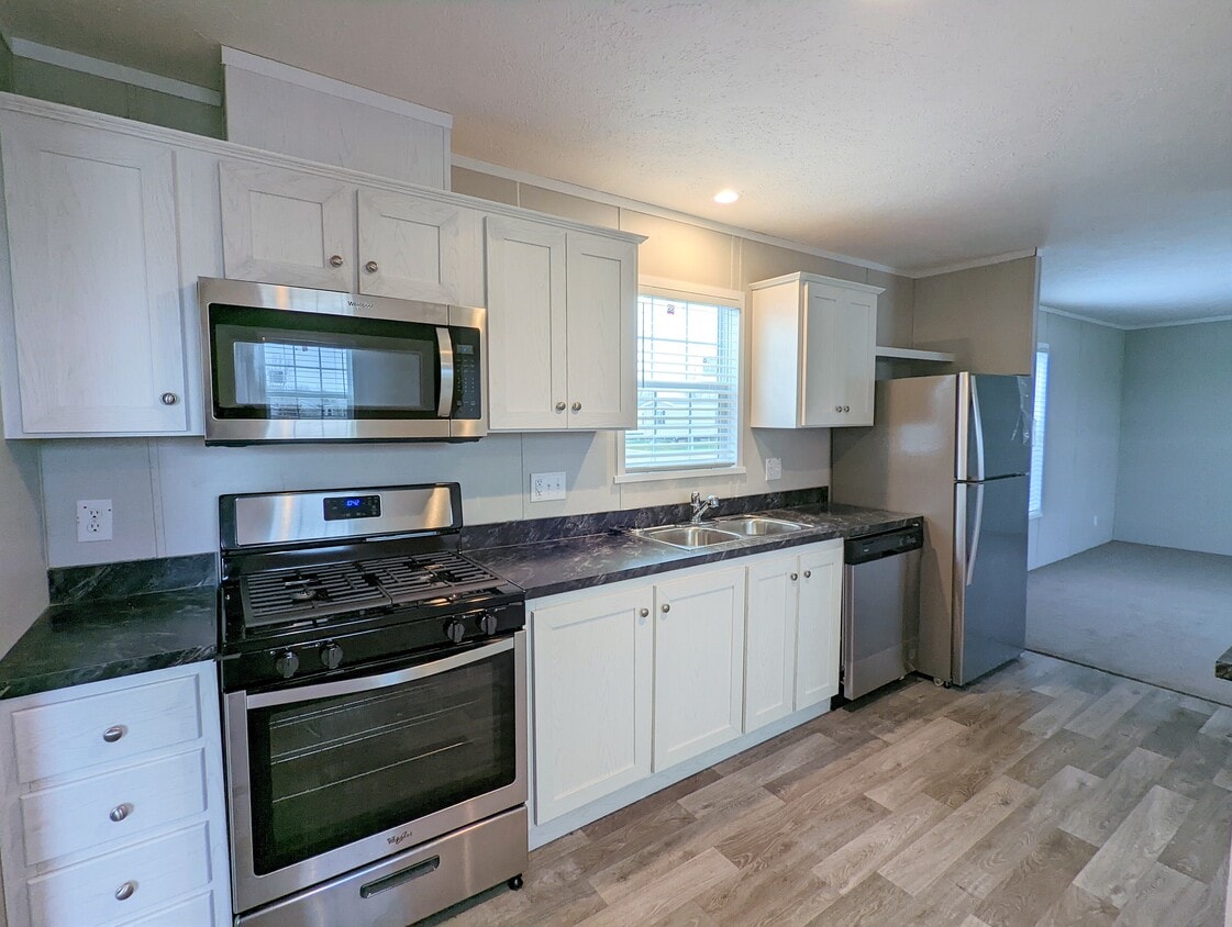 627 Oregon St, Belleville, MI 48111 House Rental in Belleville, MI