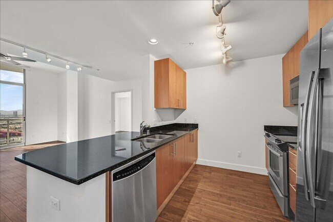 Foto del edificio - Dual Masters & Incredible Strip Views, 37th Floor or Allure