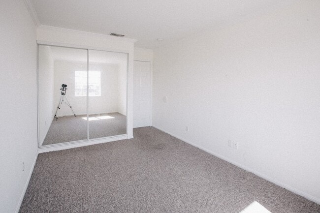 Building Photo - 1207 S Serrano Ave