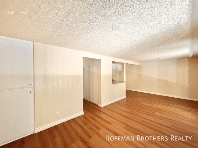 Foto del edificio - 6727 Woodley Ave