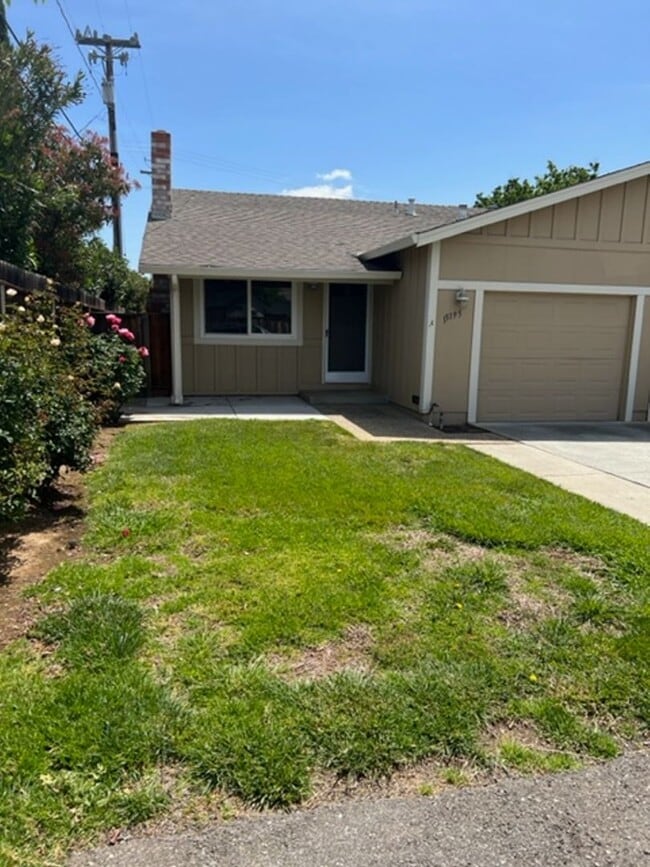 Building Photo - Charming Duplex in Morgan Hill!