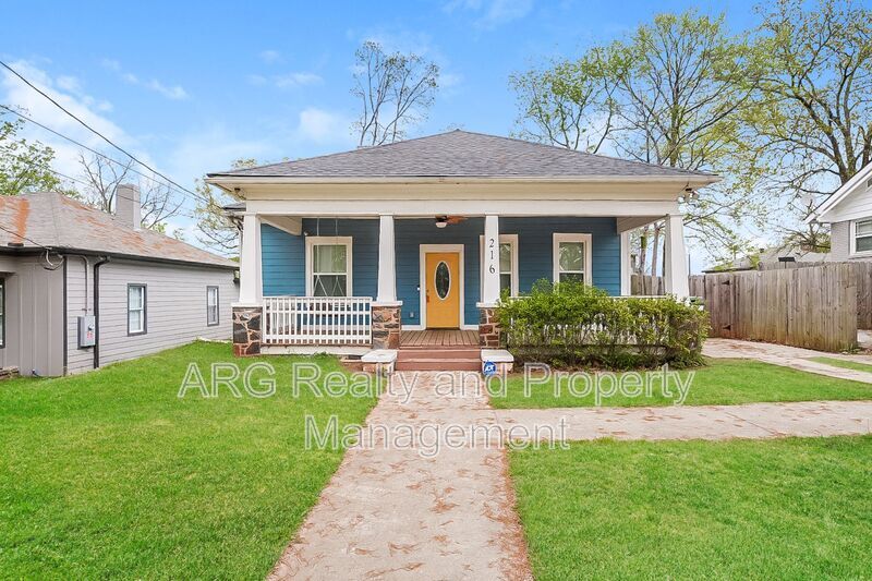 Primary Photo - 216 Rhodesia Ave SE