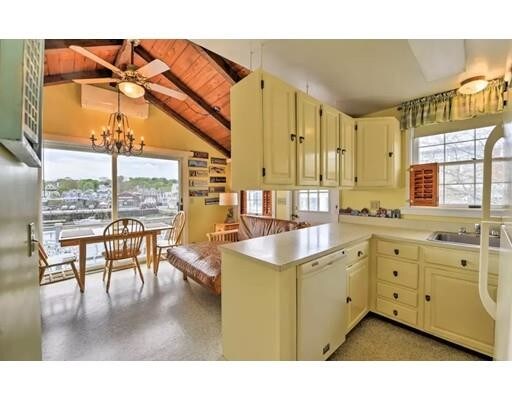 Building Photo - 5 Bearskin Neck