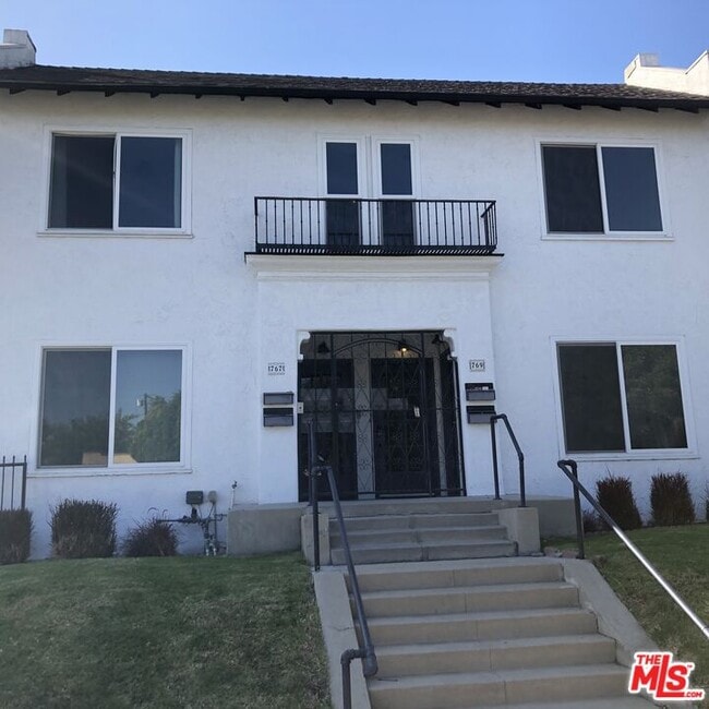 Building Photo - 767 N Ridgewood Pl