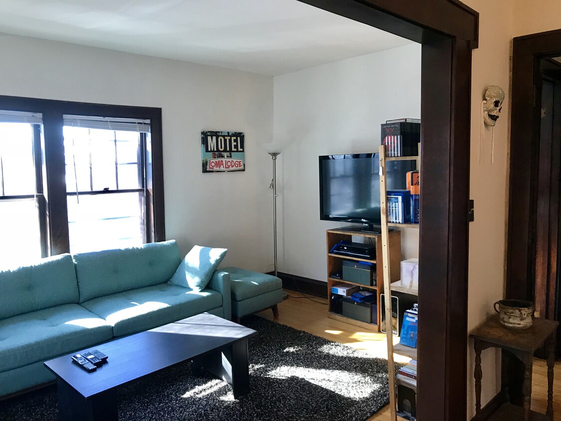 Foto principal - 2871 Irving Ave S