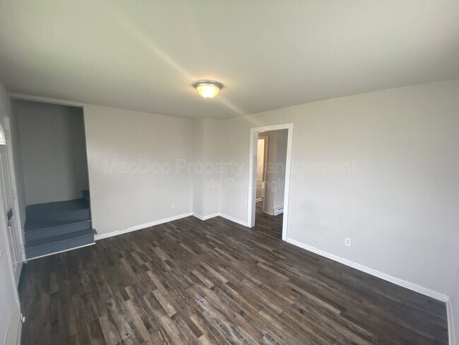 Building Photo - 1500 Airport Ave