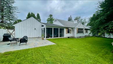 Building Photo - 9 Green Dolphin Dr