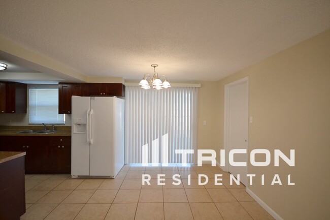 Building Photo - 506 Highview Terrace N Brandon FL