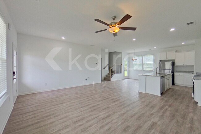 Foto del edificio - 308 Silver Maple Ln