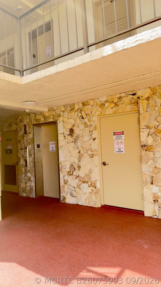 Foto del edificio - 2801 Somerset Dr
