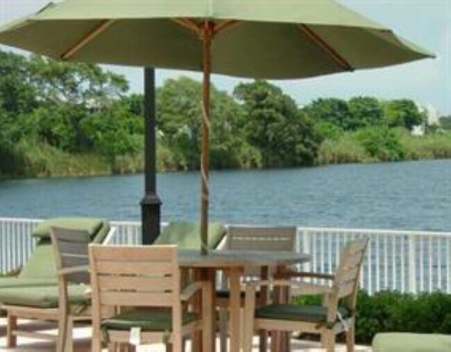 Foto del edificio - 2890 N Oakland Forest Dr