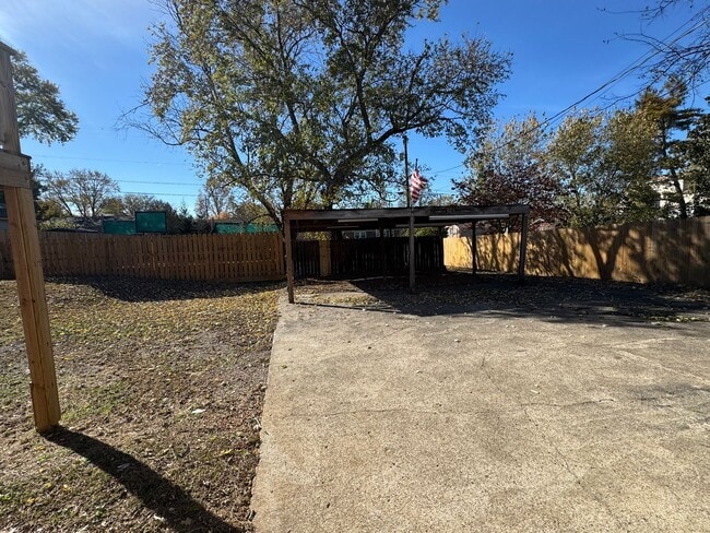 Building Photo - Nice ranch on basement in Charlotte Park