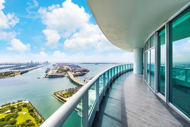 Building Photo - 900 Biscayne Blvd