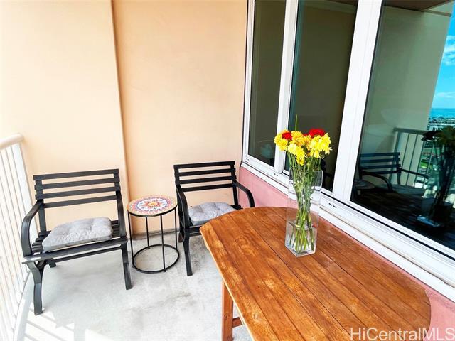 Building Photo - 801 S King St