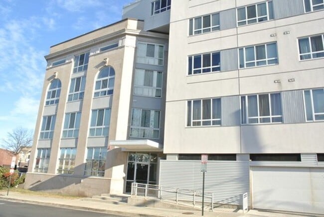 Modern 1 BR w/ SS appliances at The Lofts ... - Modern 1 BR w/ SS appliances at The Lofts ...
