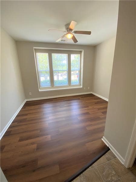 Building Photo - 3425 Fernview Dr