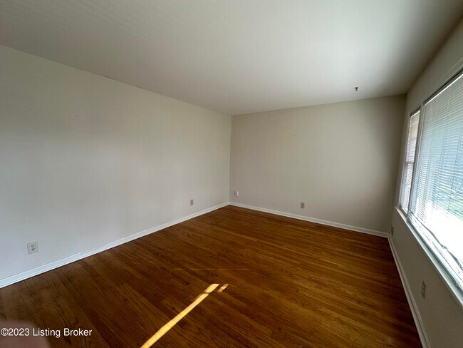 Building Photo - 505 Westwood Dr
