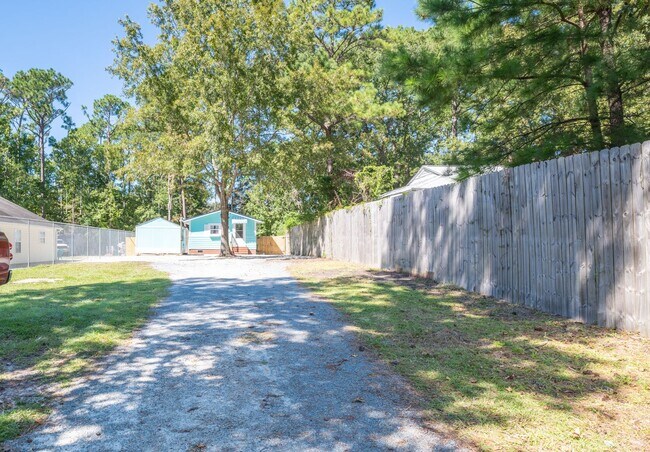 Building Photo - 1 Bedroom Cottage located on Wrightsville ...