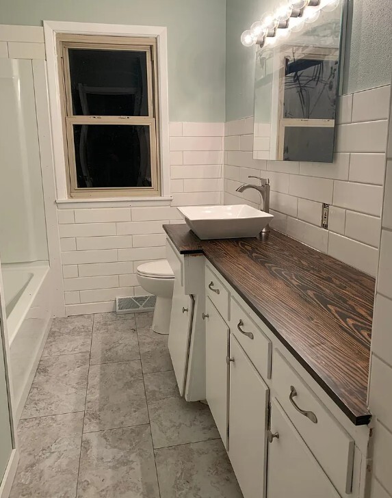 Building Photo - 402 N Division St