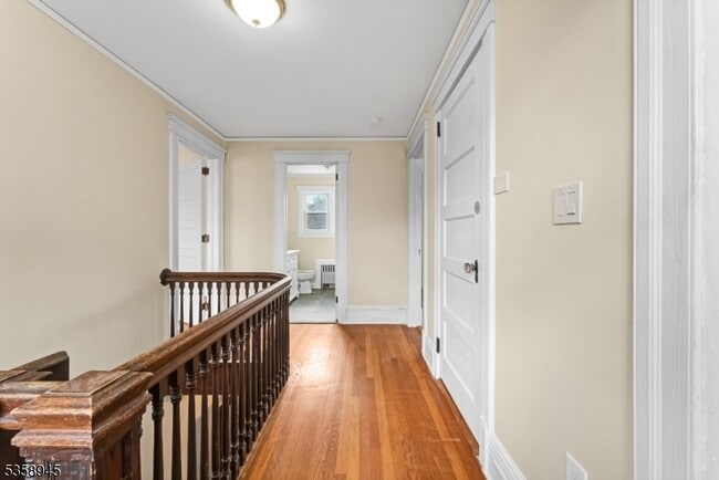 Building Photo - 6 Van Dyke Pl