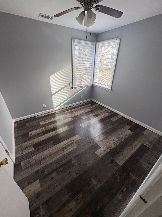 Building Photo - Cozy, energy efficient 2 bedroom home