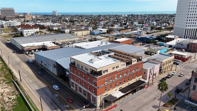 Building Photo - 1927 Harborside Dr