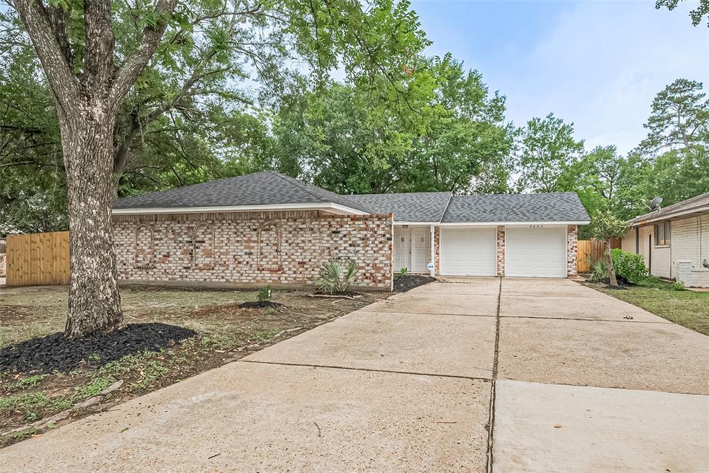 Foto principal - 9003 Chateau Forest Dr