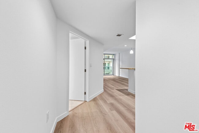 Foto del edificio - 13700 Marina Pointe Dr
