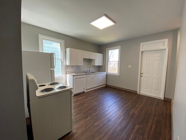 Foto del edificio - NEWLY RENOVATED 2 BEDROOM HOME IN MARSHALL...