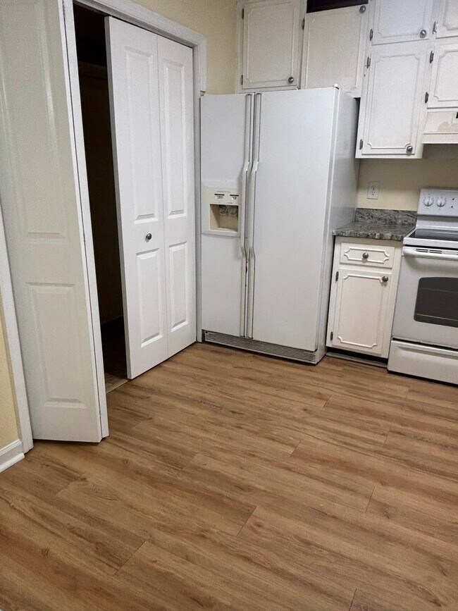 Foto del edificio - 552 Teal Ln