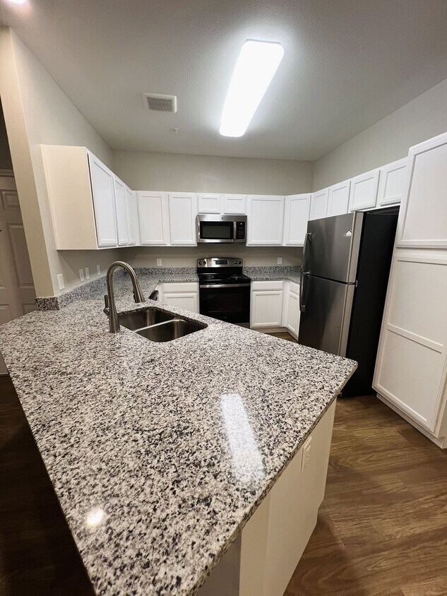 Foto principal - 400 Willow Grv Wy