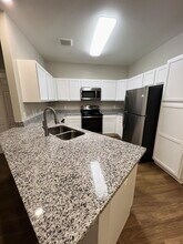 Building Photo - 400 Willow Grv Wy